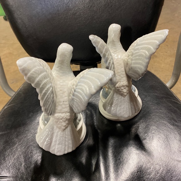 Two 9" Doves Porcelain white nice set of birds - Picture 8 of 9